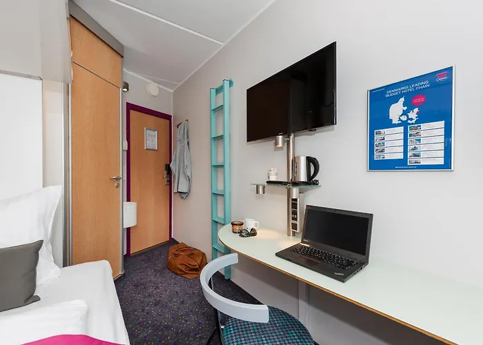 欧登塞卡宾酒店 2*