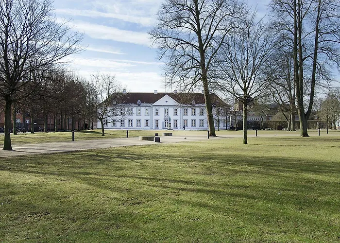 欧登塞卡宾酒店 2*